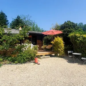 En Pleine Nature Au Bord D'un Etang Chalet